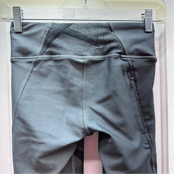 Under Armour heat gear compression grey capris women's xs - Picture 3 of 7
